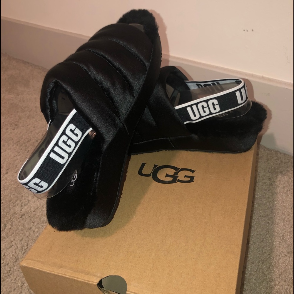 UGG Puff Yeah Sandals NEVER WORN